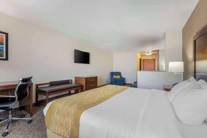 Room 4 of 25